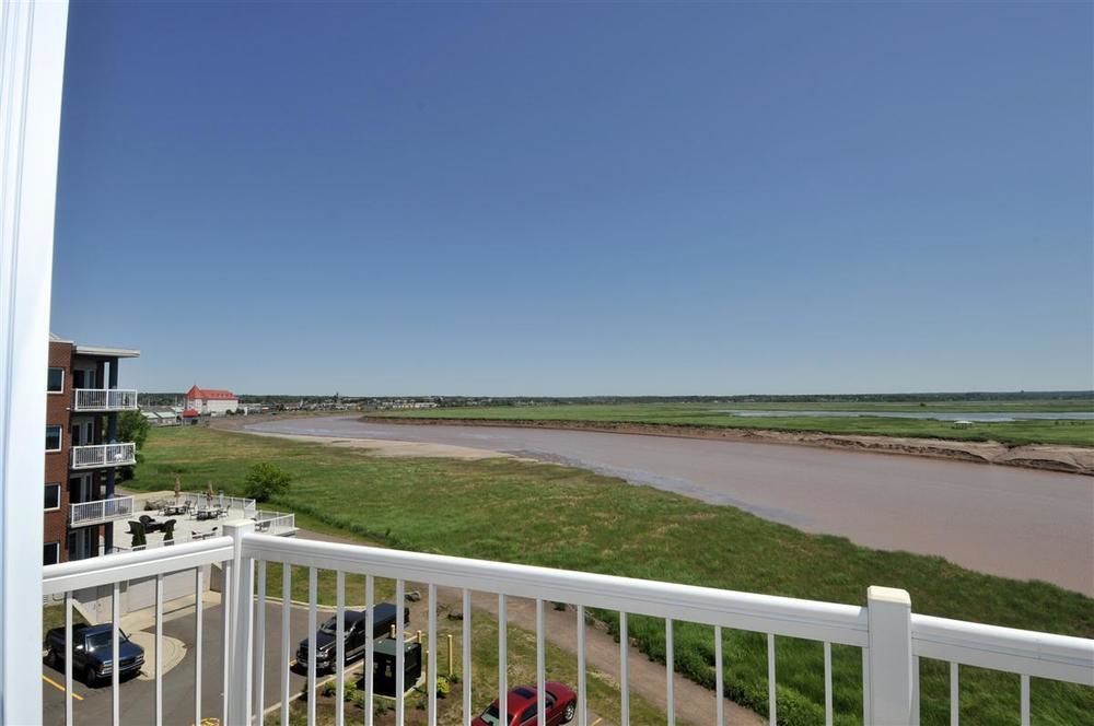 Premiere Suites Moncton Exteriör bild